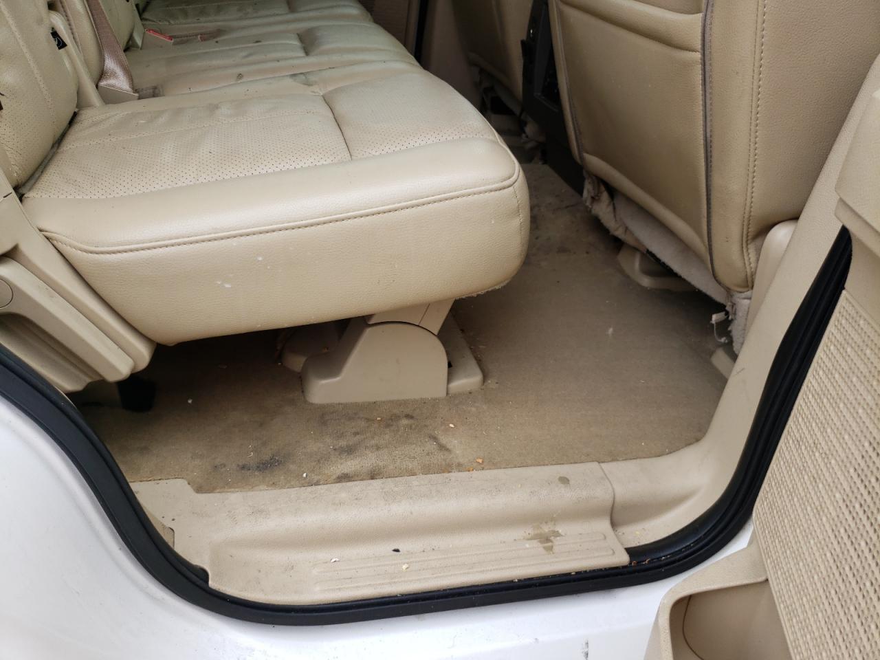 Photo 6 from auction – 2011 FORD EXPEDITION with VIN 1FMJU1H50BEF12809