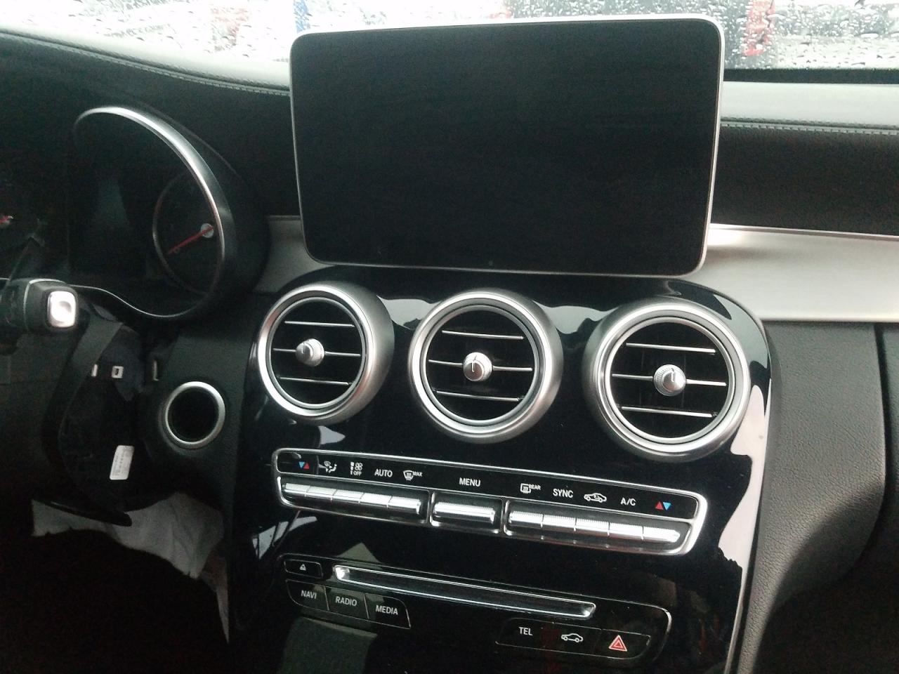 Photo 9 from auction – 2015 MERCURY C300 with VIN 55SWF4KB6FU006716