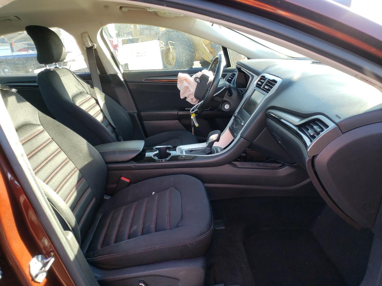 Photo 5 from auction – 2016 FORD FUSION SE with VIN 3FA6P0LU2GR356096