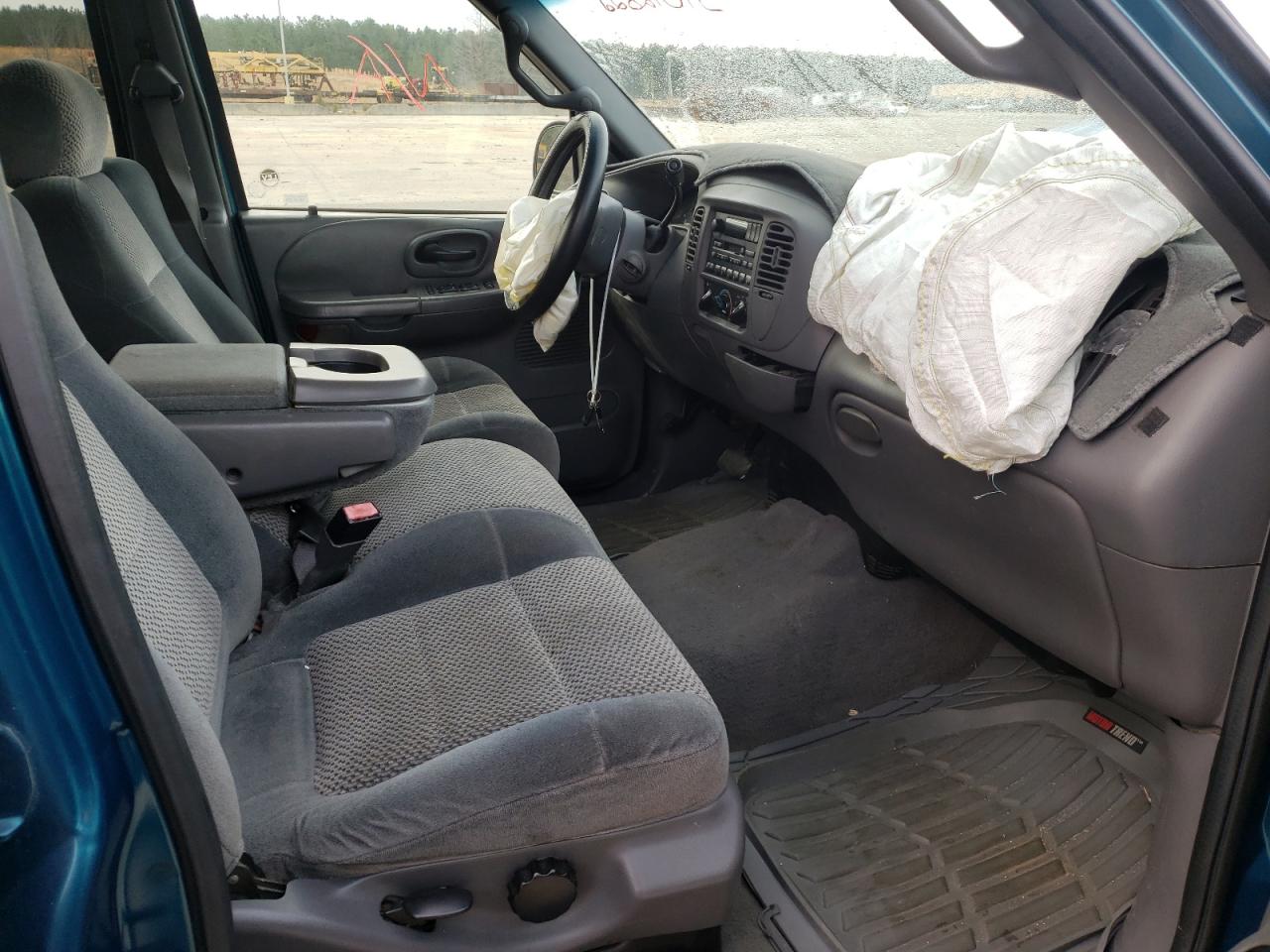 Photo 5 from auction – 2001 FORD F150 SUPER with VIN 1FTRW07W41KF80777