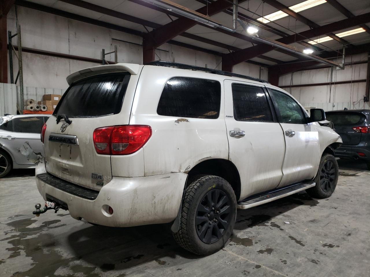 Photo 4 from auction – 2010 TOYOTA SEQUOIA PL with VIN 5TDDW5G12AS028571