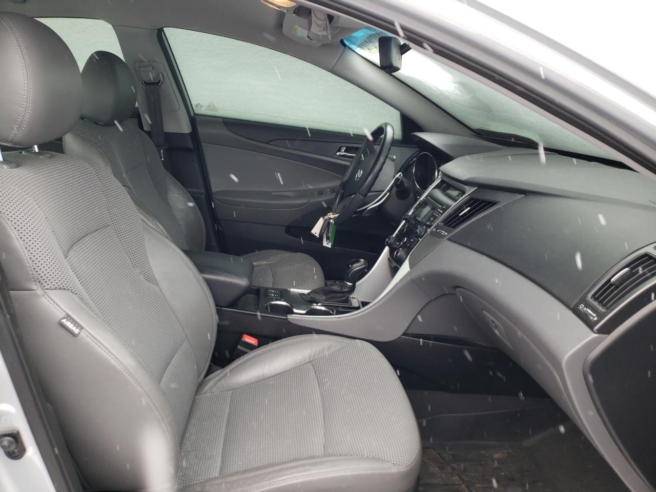 Photo 5 from auction – 2013 HYUNDAI SONATA SE with VIN 5NPEC4AC0DH631983