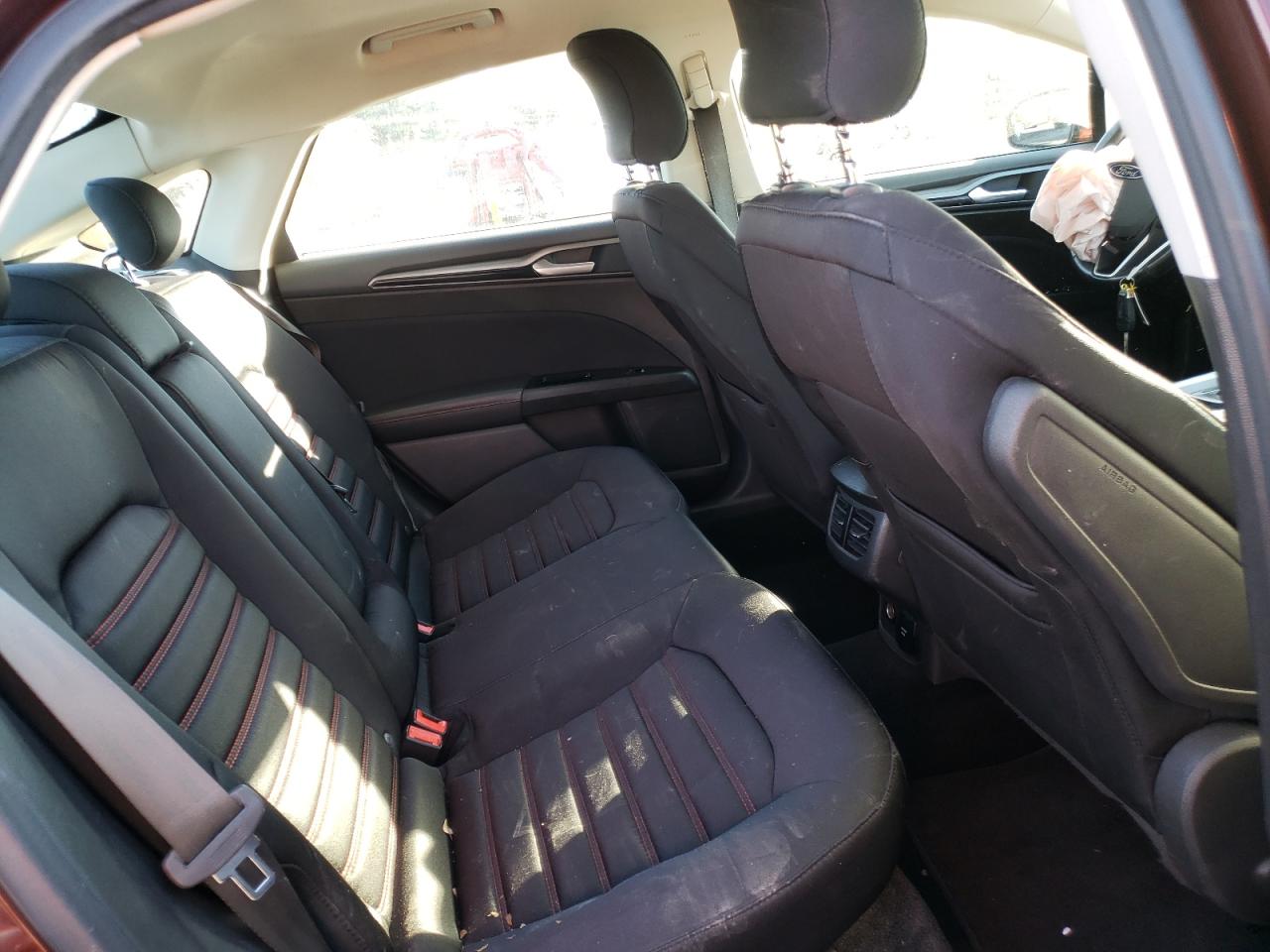 Photo 6 from auction – 2016 FORD FUSION SE with VIN 3FA6P0LU2GR356096