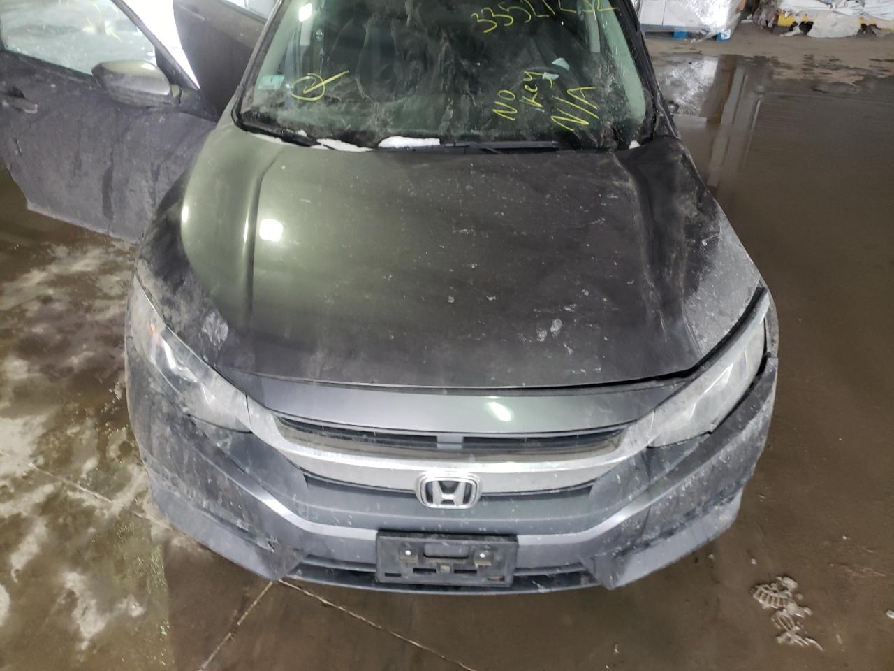 Photo 7 from auction – 2018 HONDA CIVIC LX with VIN 19XFC2F51JE201138