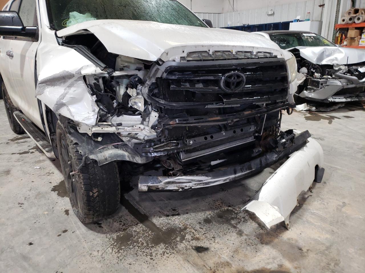 Photo 9 from auction – 2010 TOYOTA SEQUOIA PL with VIN 5TDDW5G12AS028571