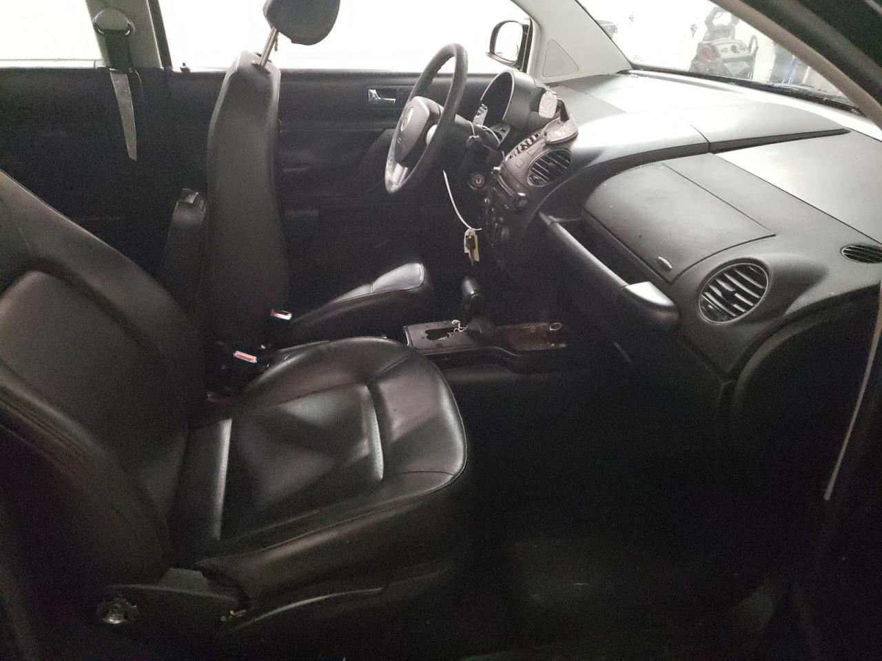 Photo 5 from auction – 2010 VOLKSWAGEN NEW BEETLE with VIN 3VWPW3AG2AM021471