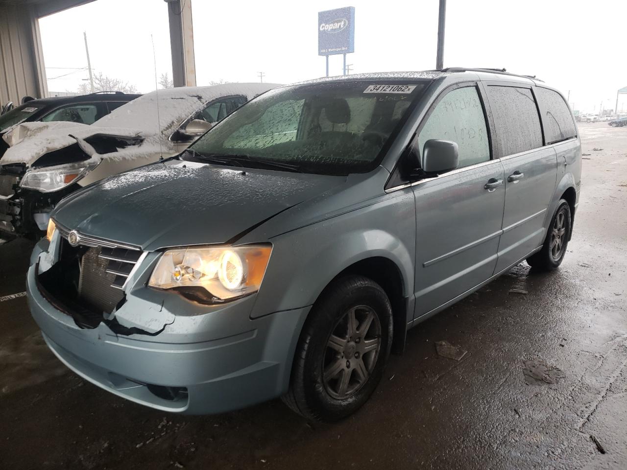 Photo 2 from auction – 2008 CHRYSLER TOWN & COU with VIN 2A8HR54P58R776177