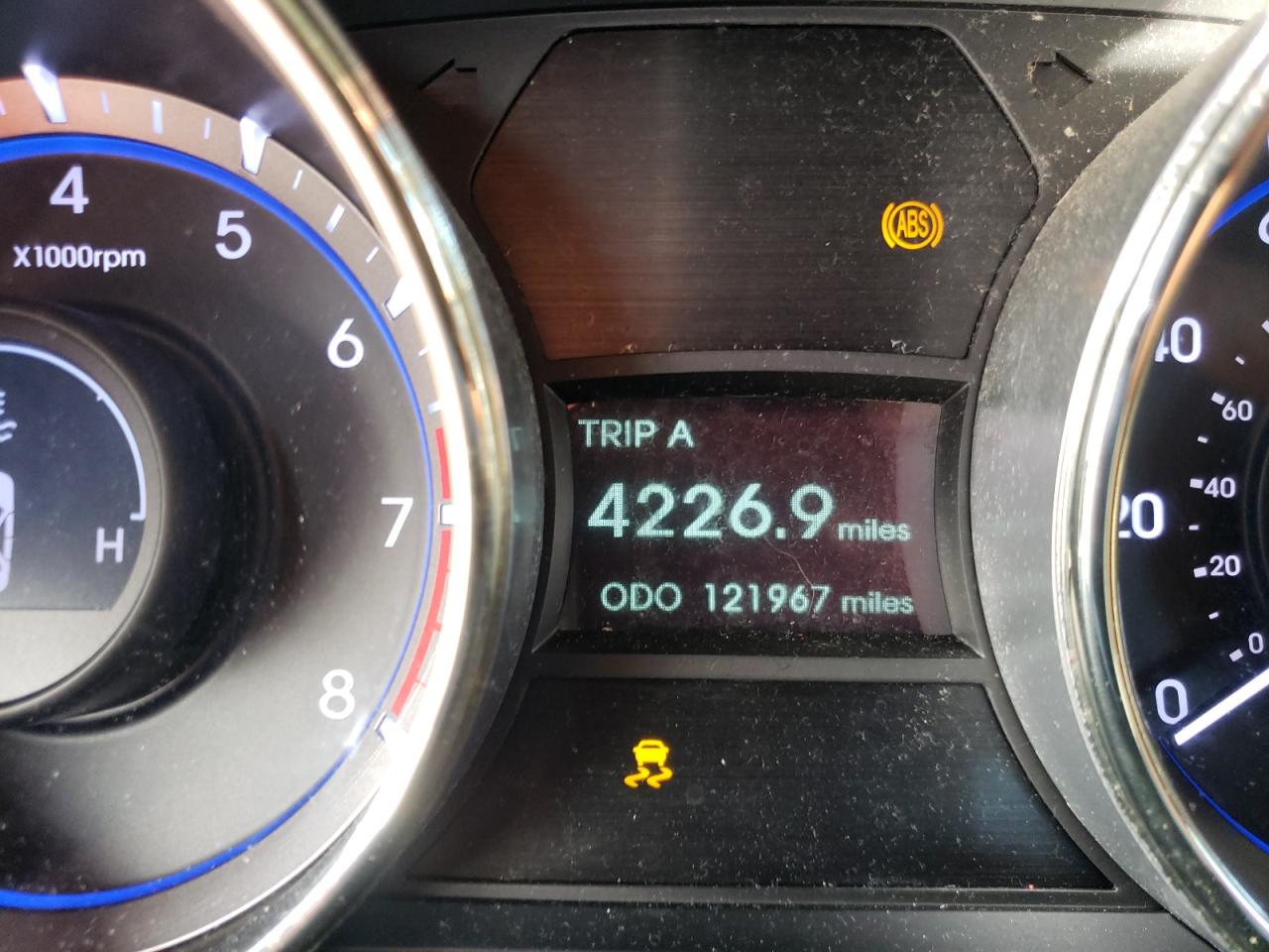 Photo 8 from auction – 2011 HYUNDAI SONATA SE with VIN 5NPEC4AB8BH260317