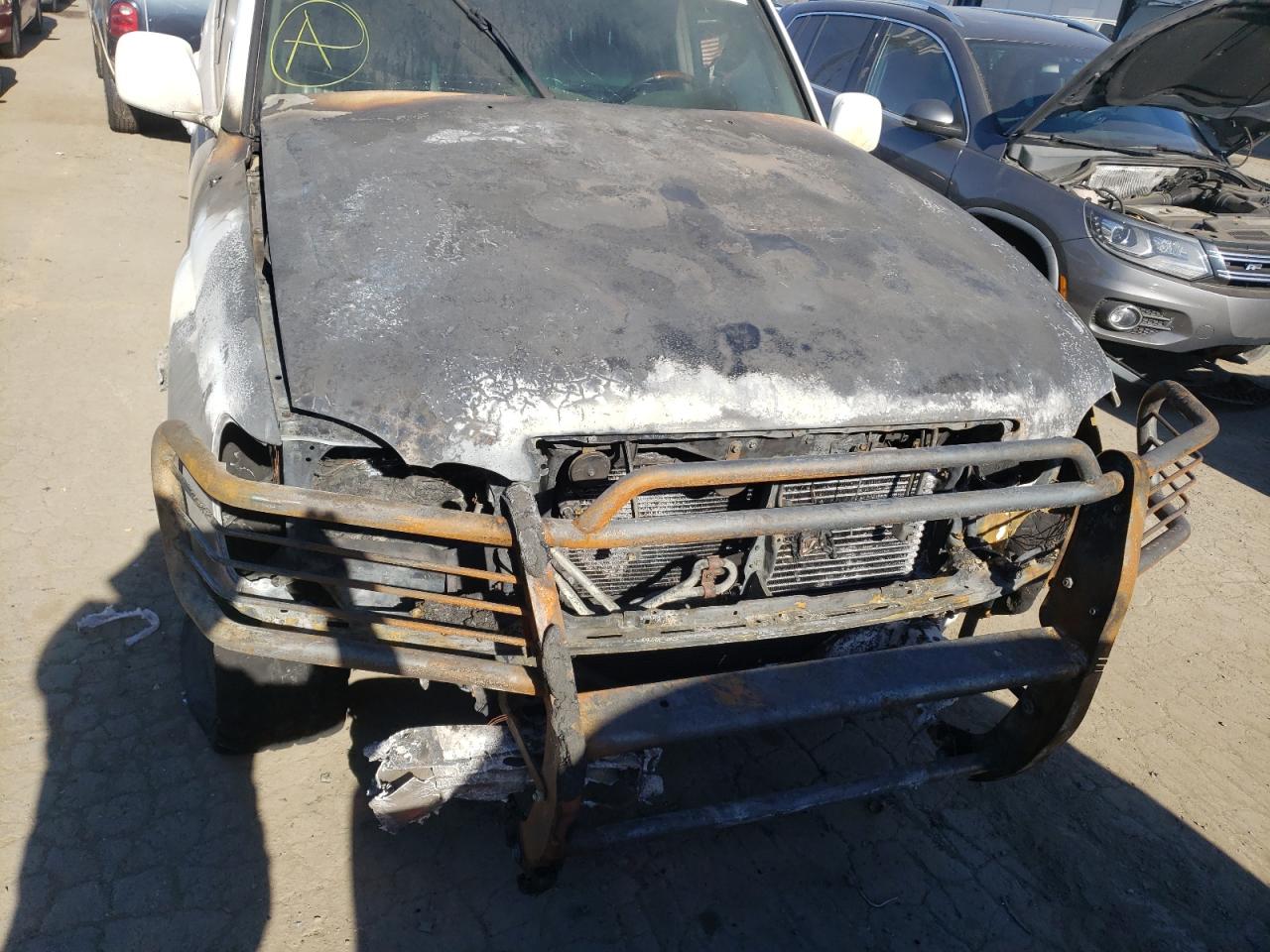 Photo 9 from auction – 2006 LEXUS LX 470 with VIN JTJHT00WX64016283