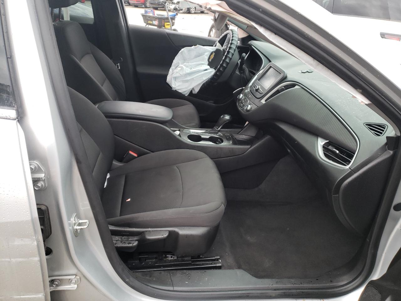 Photo 5 from auction – 2016 CHEVROLET MALIBU LS with VIN 1G1ZB5ST5GF310943