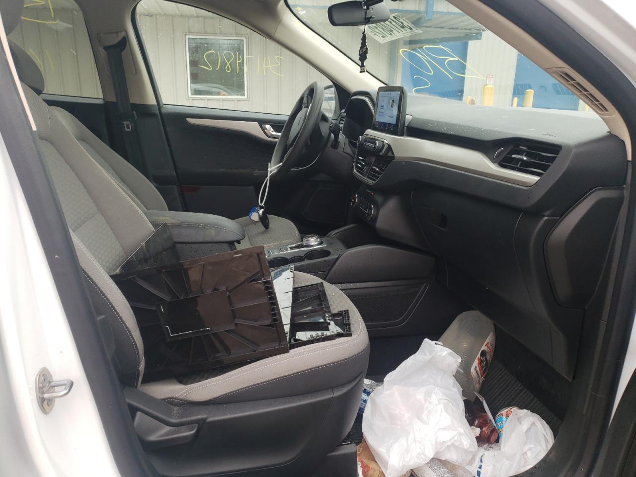 Photo 5 from auction – 2020 FORD ESCAPE SE with VIN 1FMCU9G61LUC55152