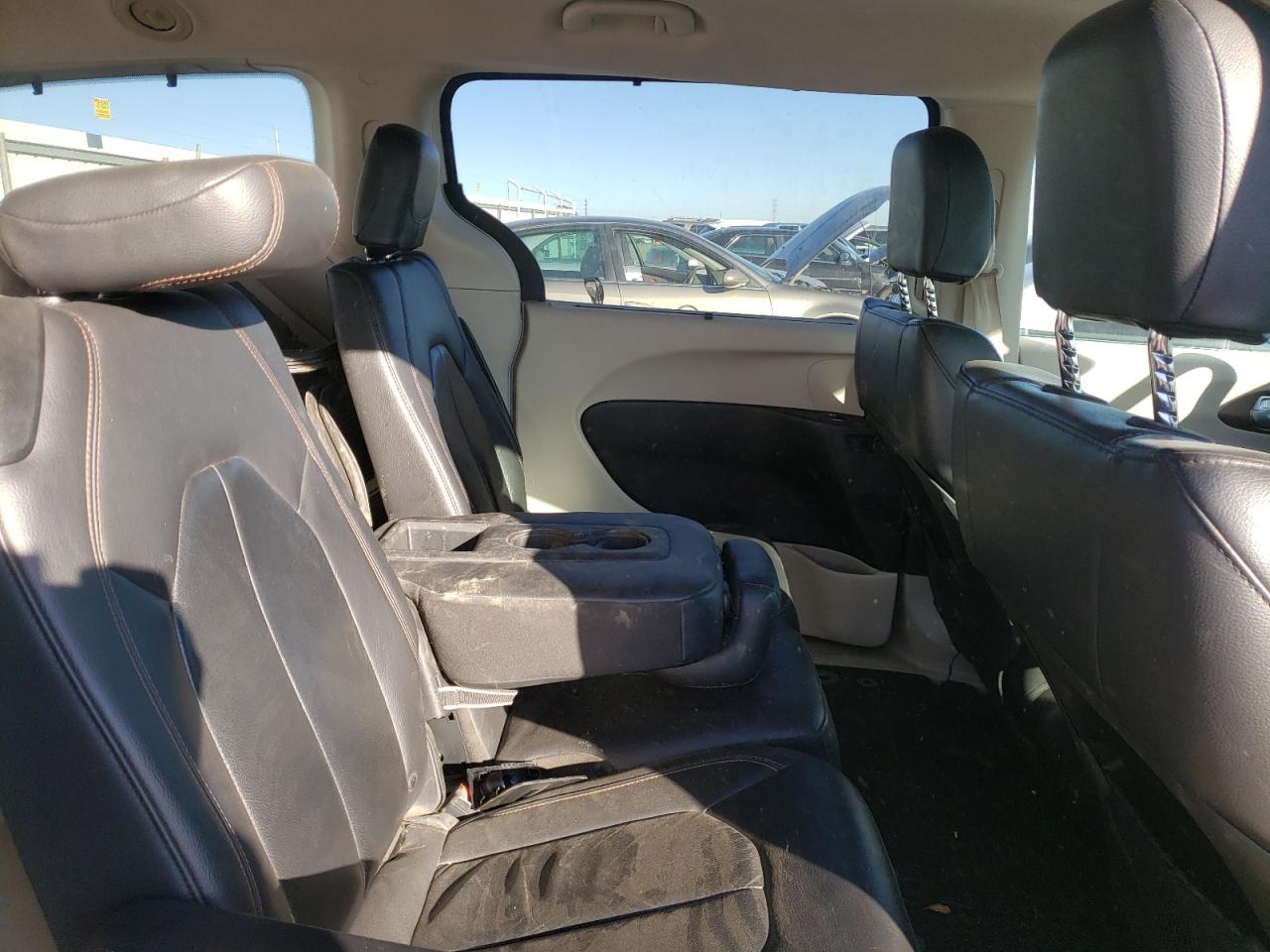 Photo 6 from auction – 2017 CHRYSLER PACIFICA T with VIN 2C4RC1BG9HR831528