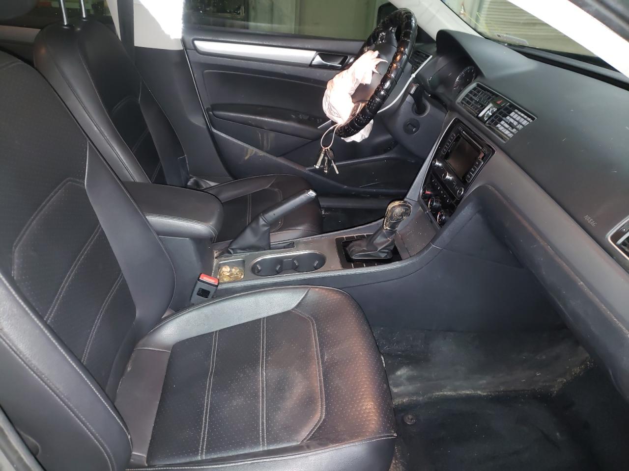 Photo 5 from auction – 2014 VOLKSWAGEN PASSAT SE with VIN 1VWBS7A34EC102182