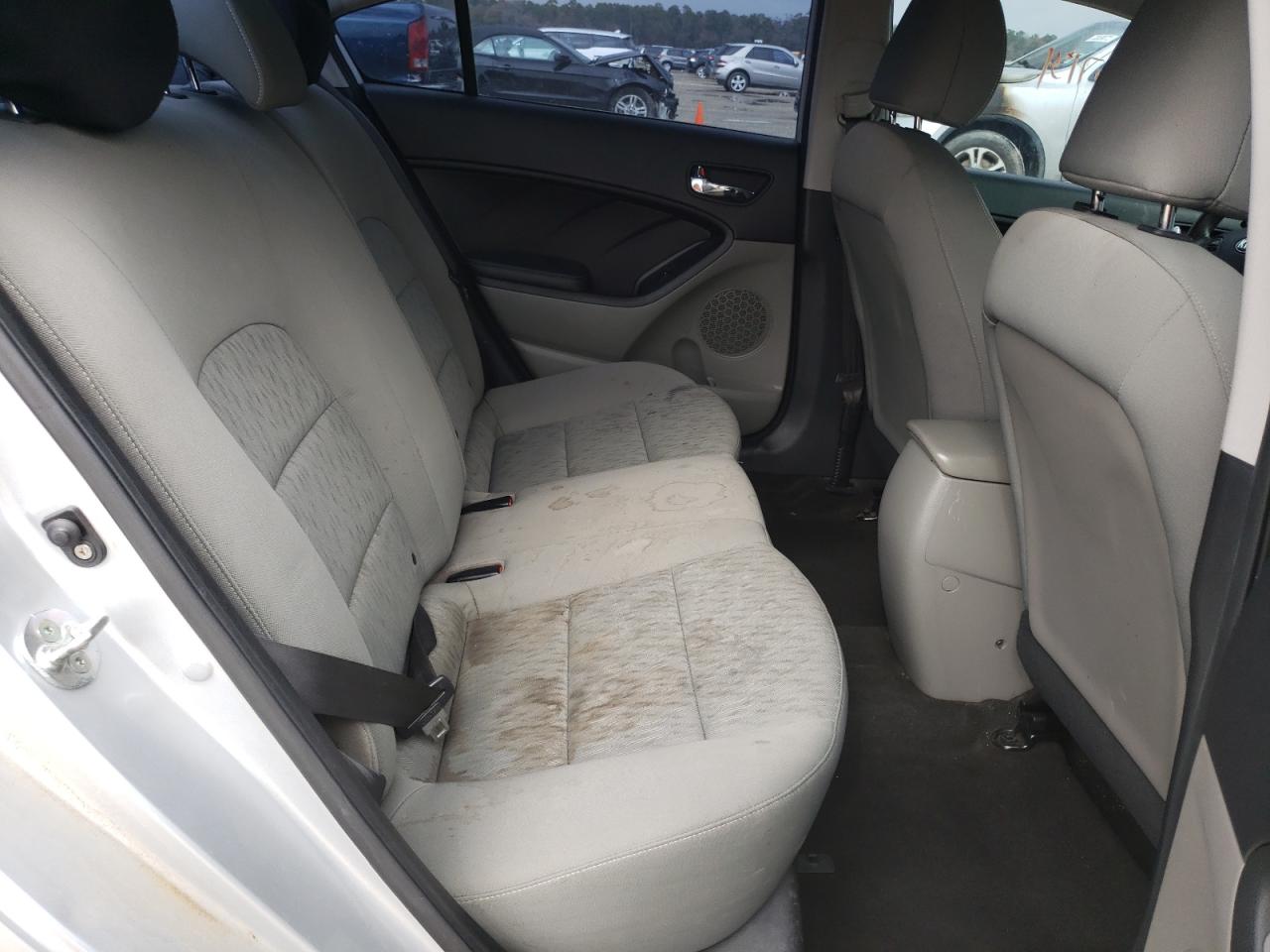 Photo 6 from auction – 2016 KIA FORTE LX with VIN KNAFK4A69G5520223