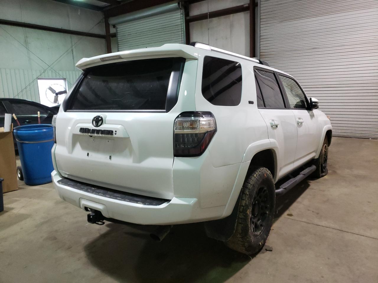 Photo 4 from auction – 2021 TOYOTA 4RUNNER SR with VIN JTEFU5JR6M5242420