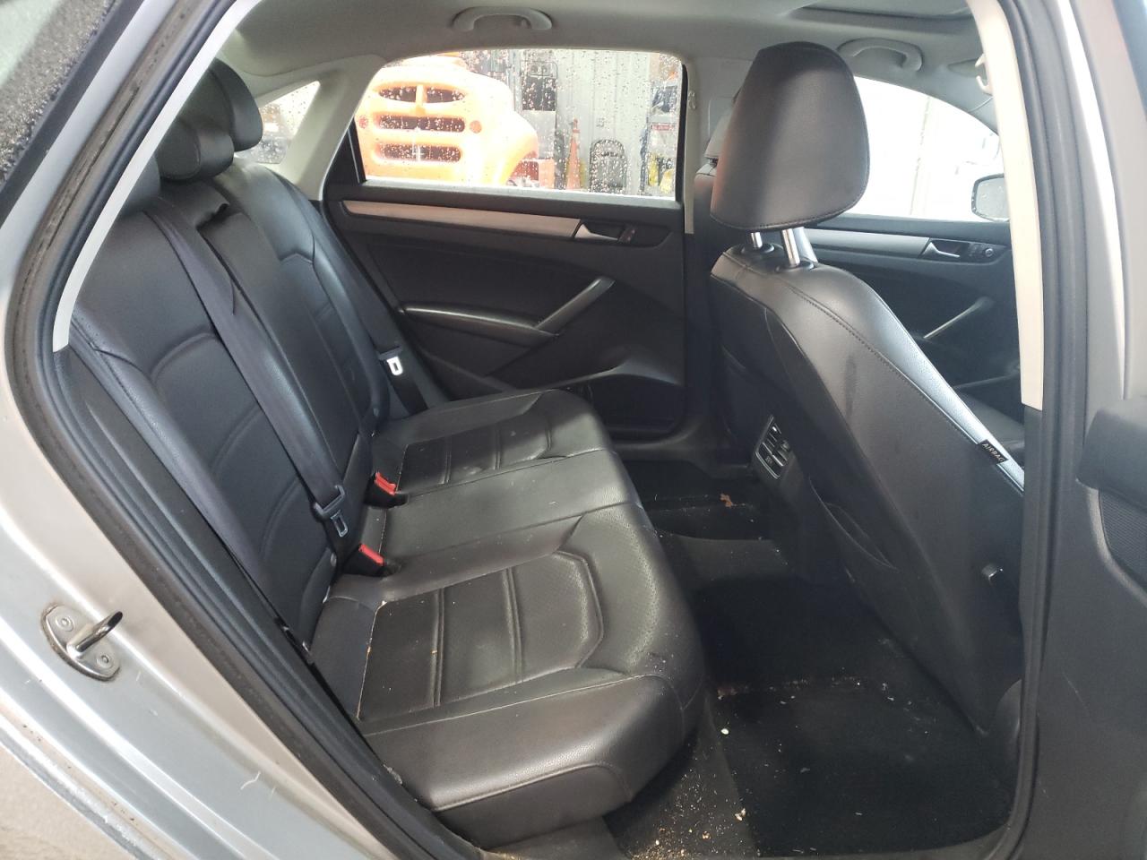 Photo 6 from auction – 2014 VOLKSWAGEN PASSAT SE with VIN 1VWBS7A33EC069711