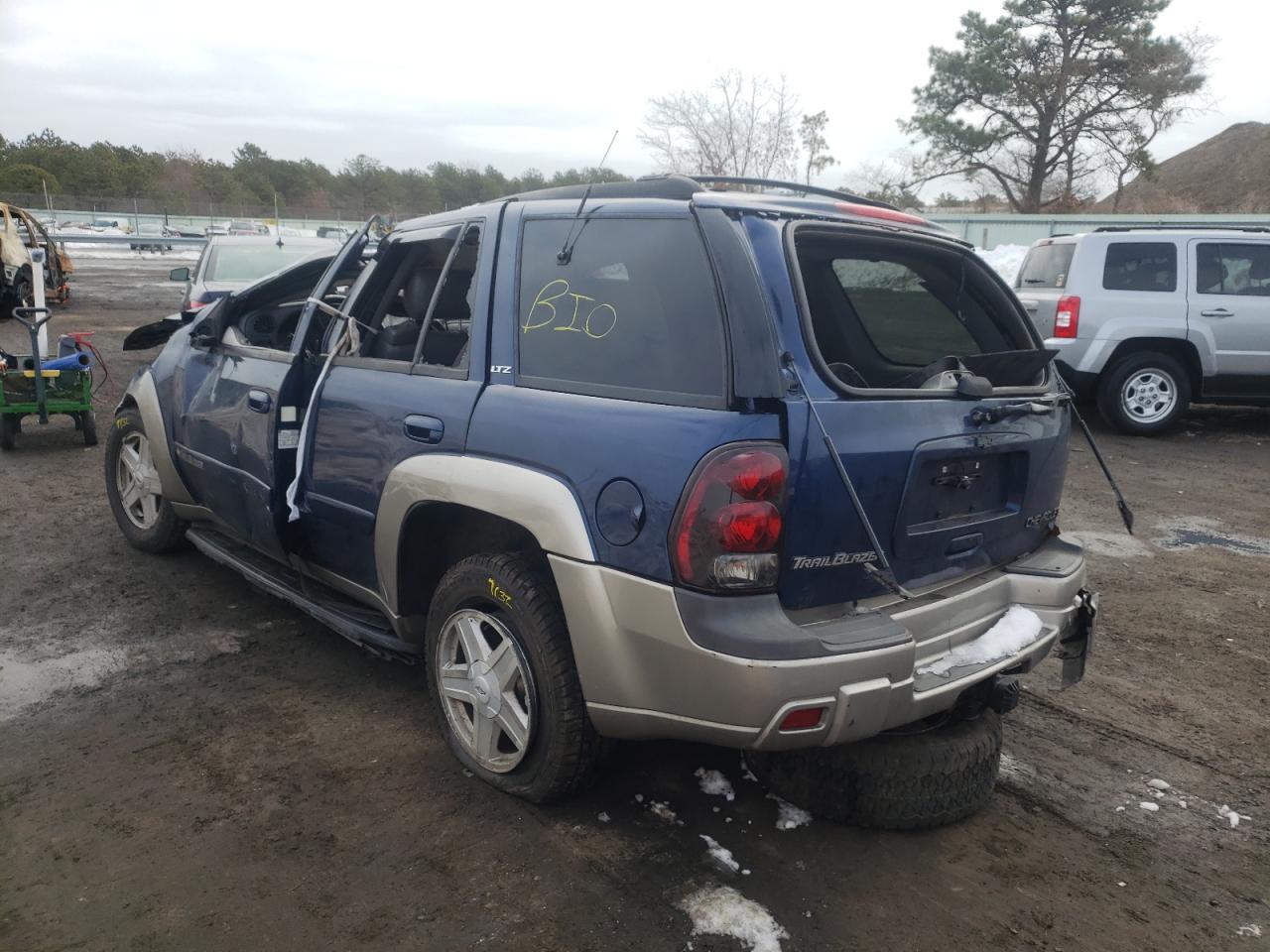 Photo 3 from auction – 2002 CHEVROLET TRAILBLAZE with VIN 1GNDT13S422272965
