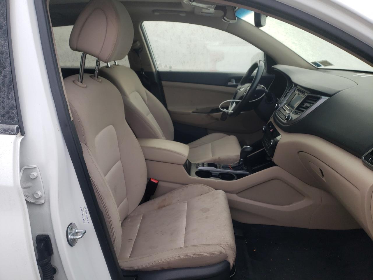 Photo 5 from auction – 2017 HYUNDAI TUCSON LIM with VIN KM8J3CA25HU575272