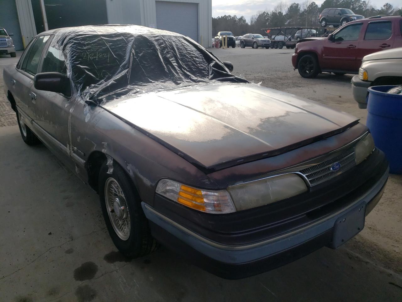 FORD CROWN VICT 1994 with VIN 2FALP74WXRX107075 - Photo from auction