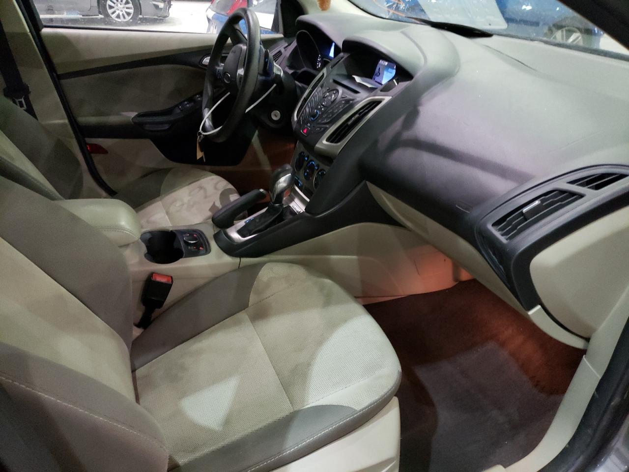 Photo 5 from auction – 2014 FORD FOCUS SE with VIN 1FADP3F21EL193536