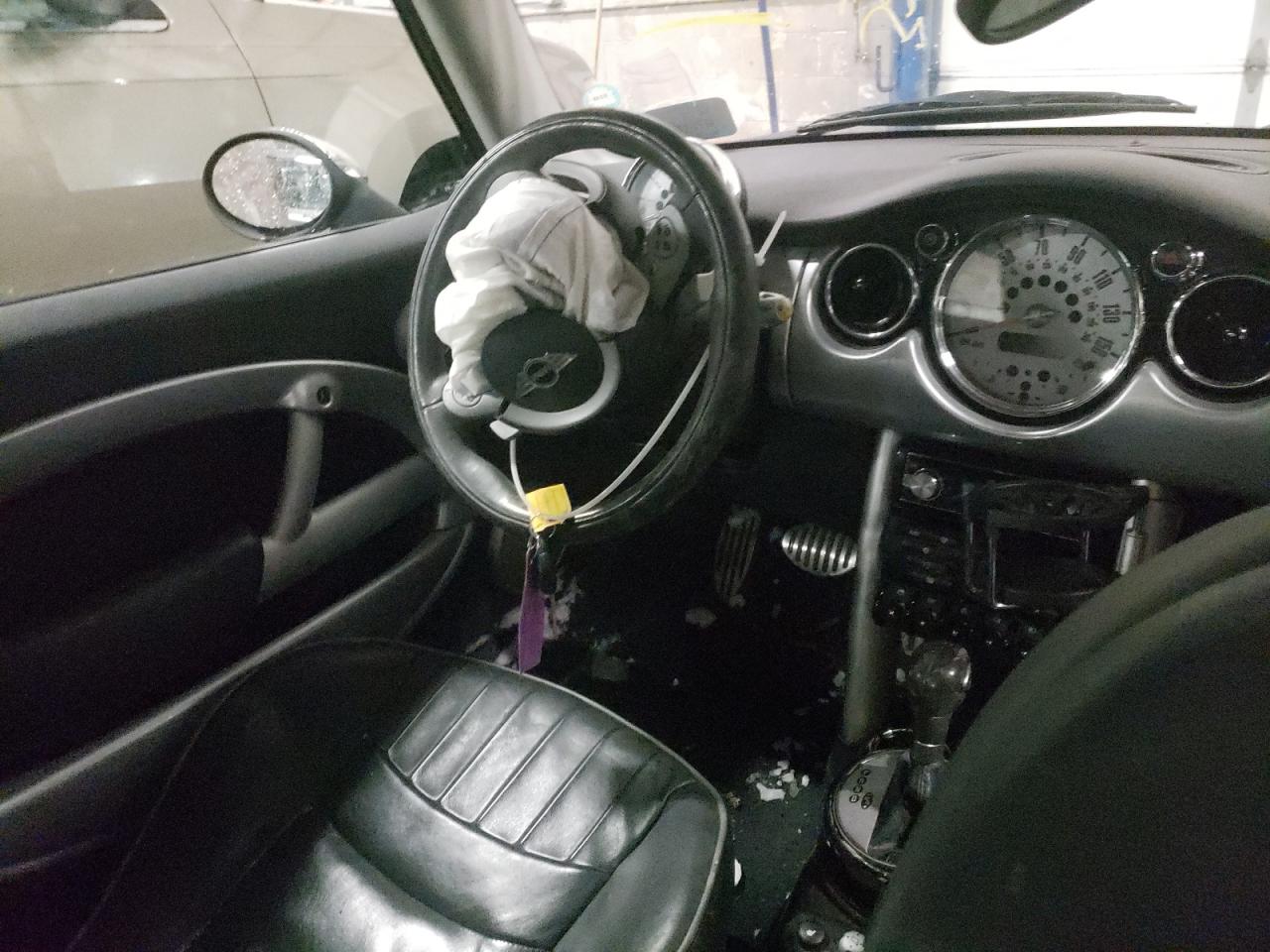 Photo 9 from auction – 2006 MINI COOPER S with VIN WMWRE33536TJ39304