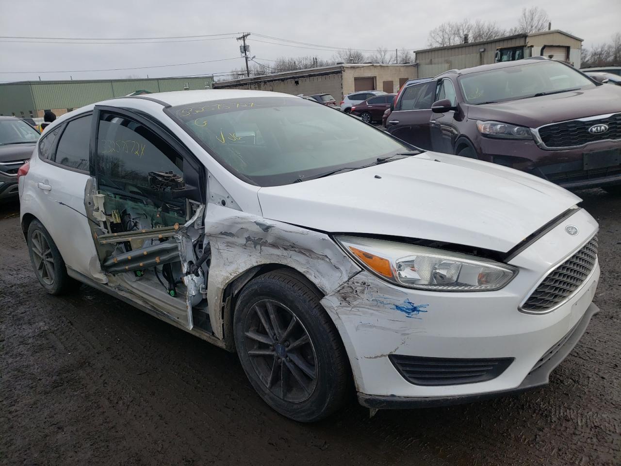 FORD FOCUS SE 2015 with VIN 1FADP3K21FL216188 - Photo from auction