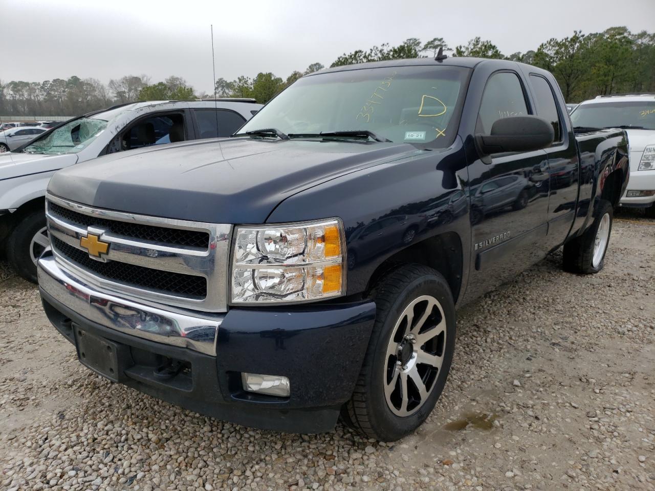 Photo 2 from auction – 2007 CHEVROLET SILVERADO with VIN 2GCEC19C571588847