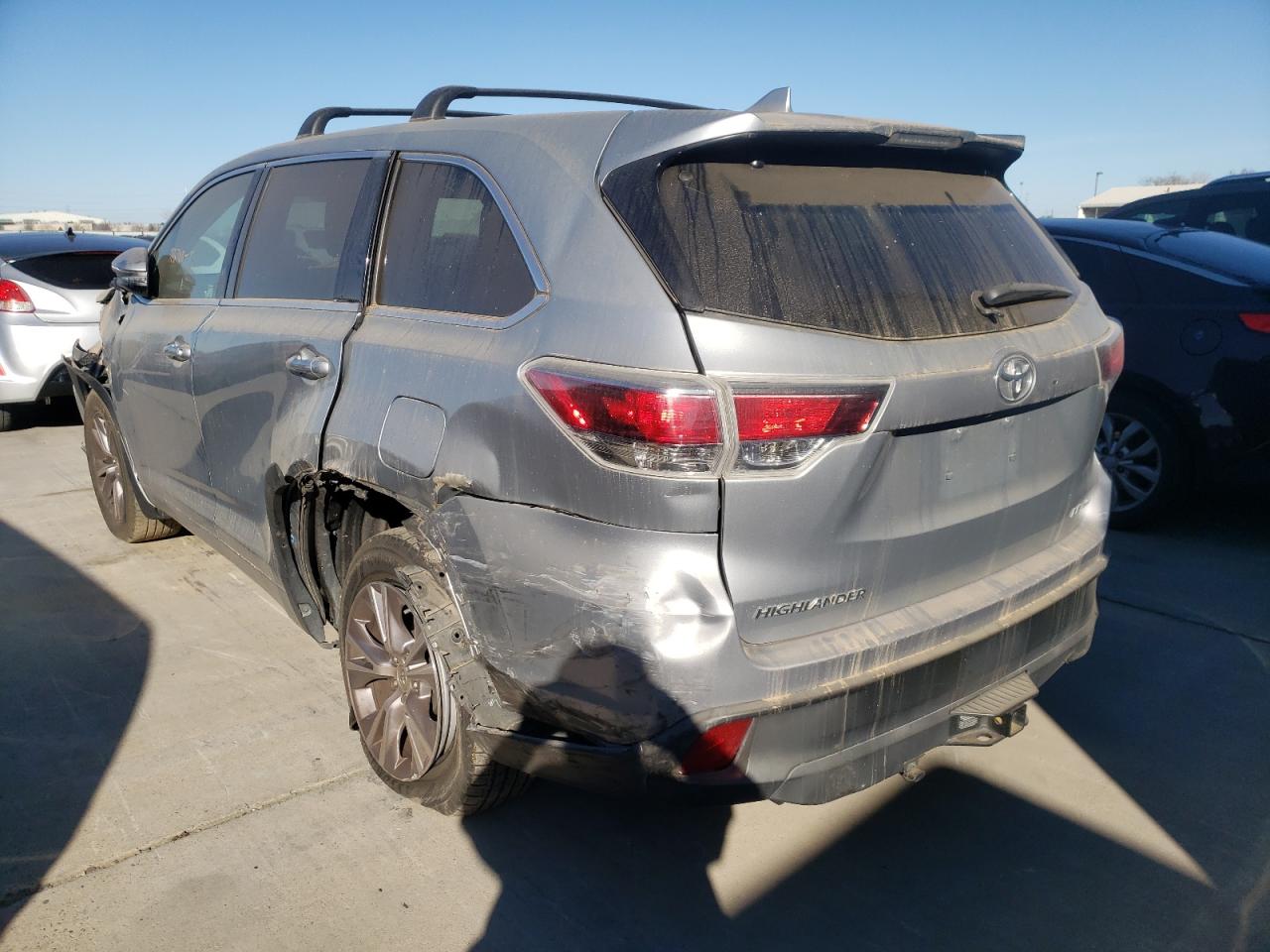 Photo 3 from auction – 2015 TOYOTA HIGHLANDER with VIN 5TDBKRFH8FS165076