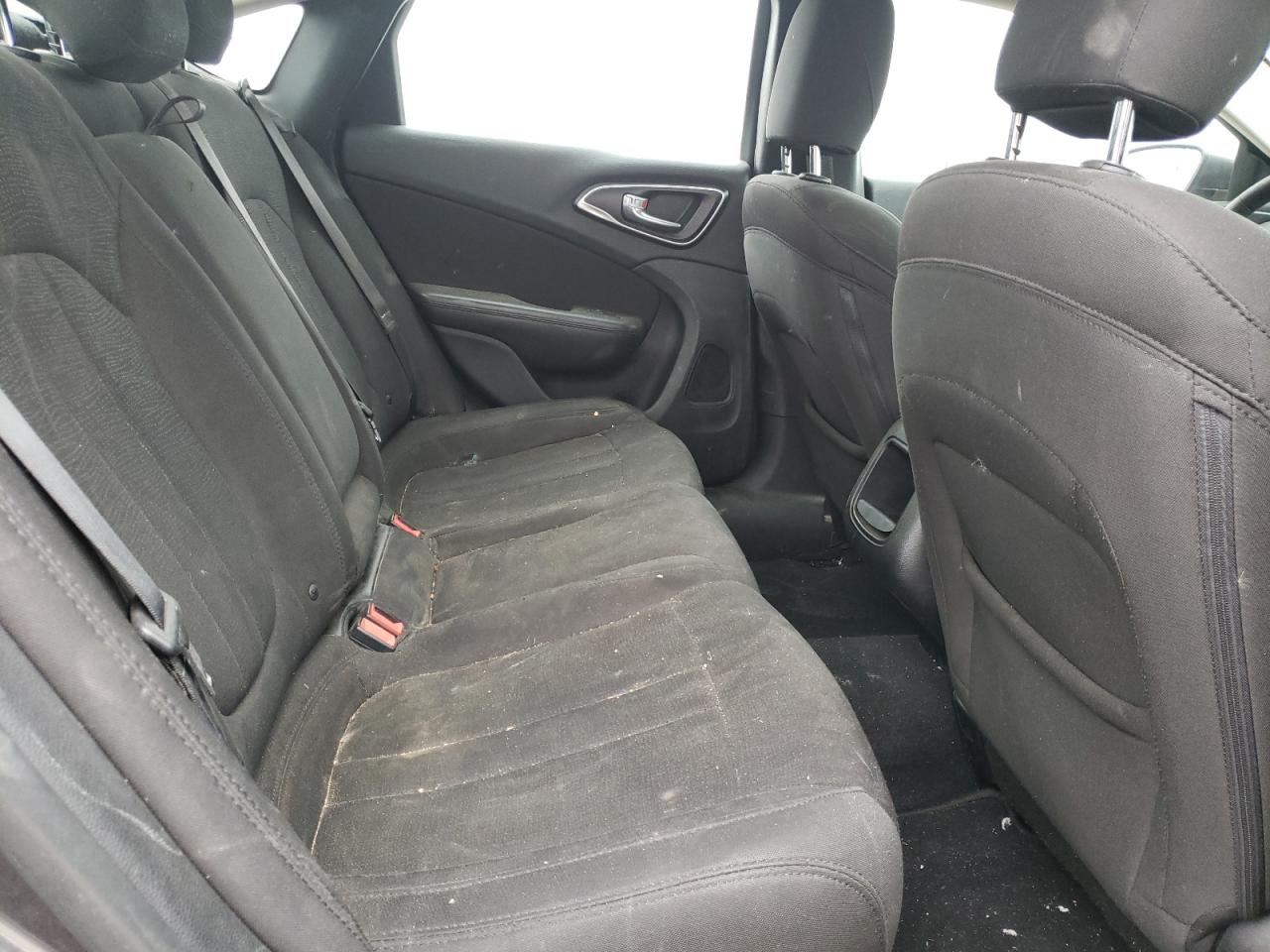 Photo 6 from auction – 2015 CHRYSLER 200 LIMITE with VIN 1C3CCCABXFN676588