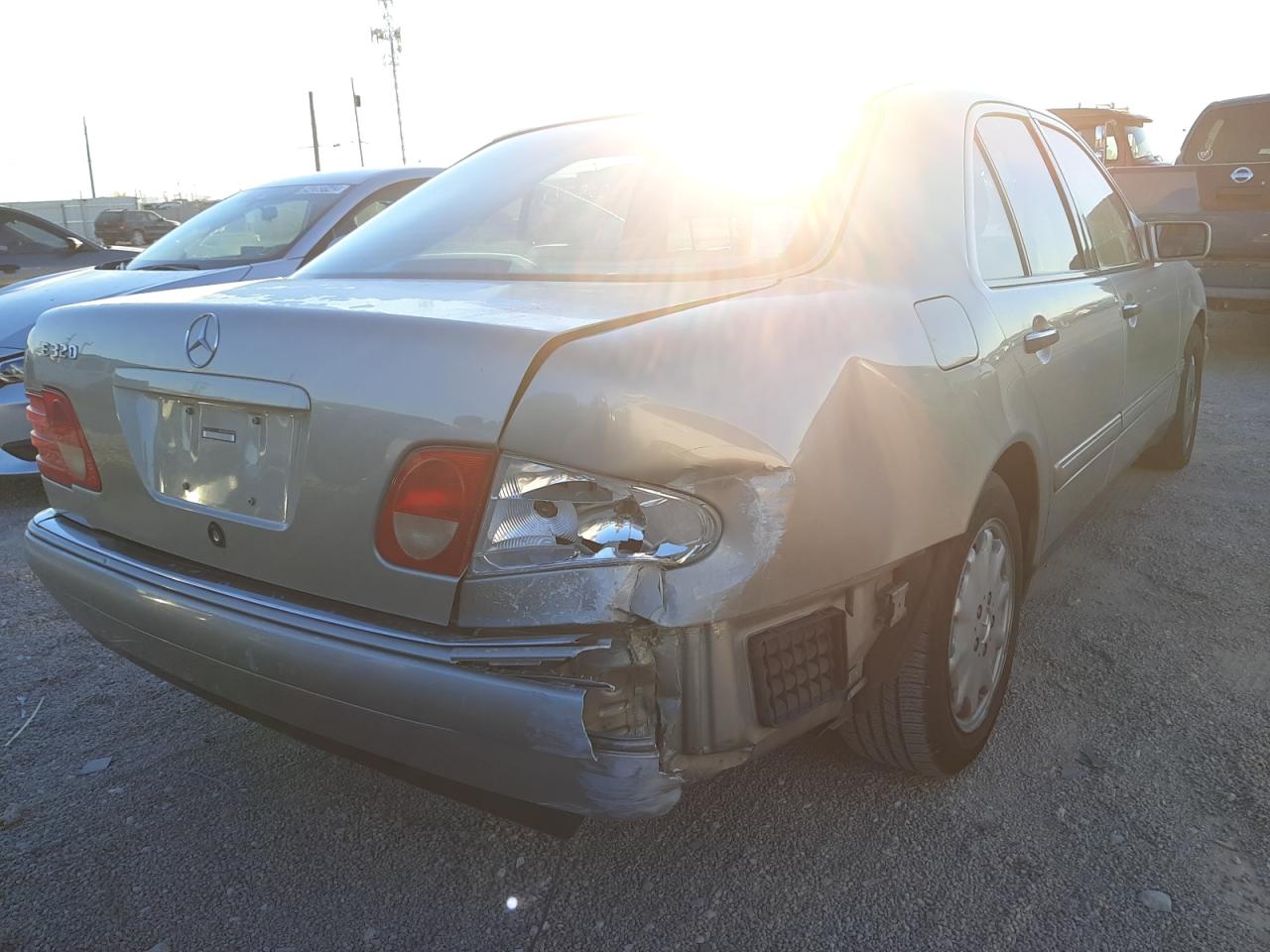 Photo 4 from auction – 1999 MERCEDES-BENZ E 320 with VIN WDBJF65HXXA789796