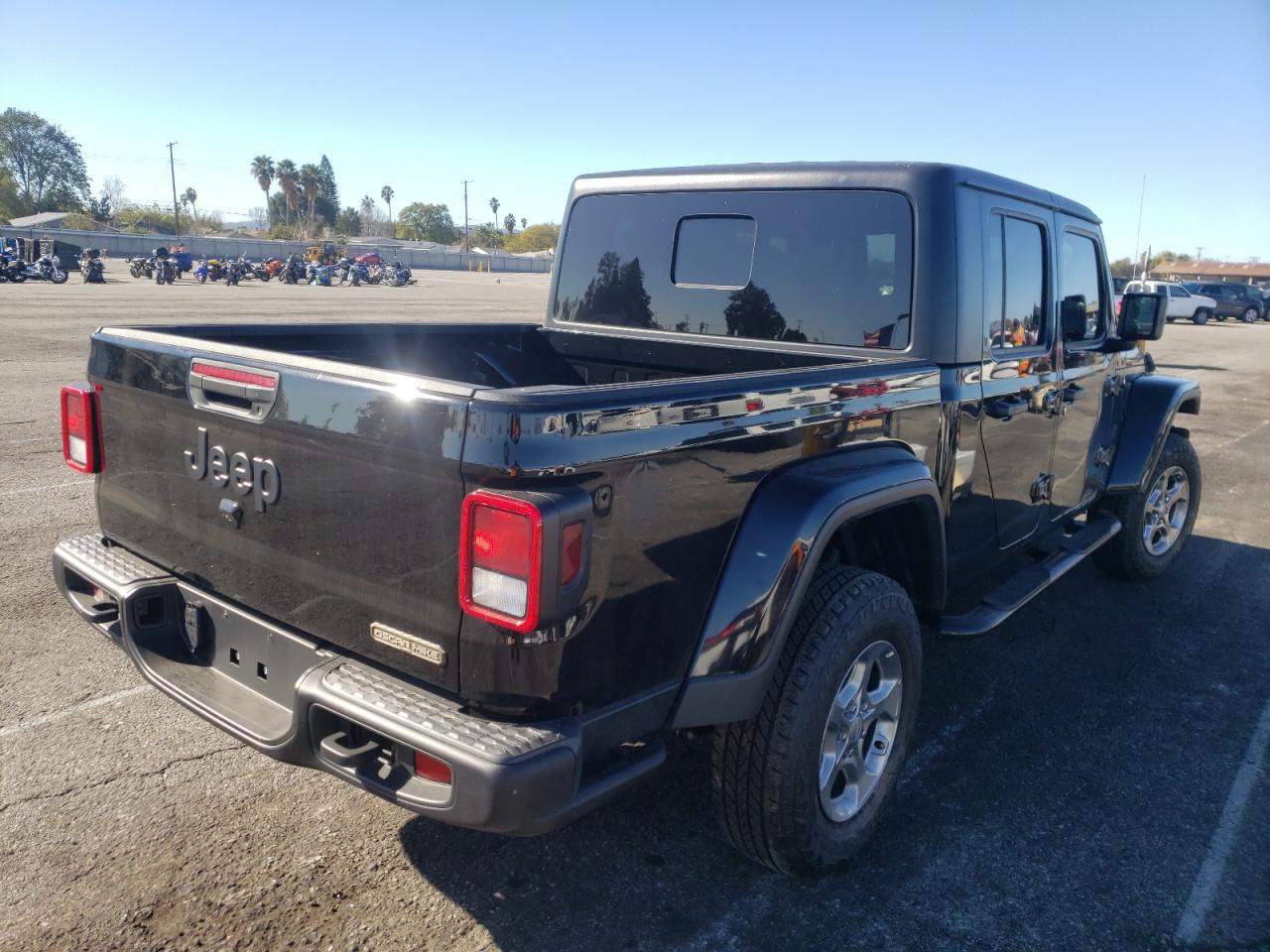 Photo 4 from auction – 2021 JEEP GLADIATOR with VIN 1C6HJTAG4ML561388