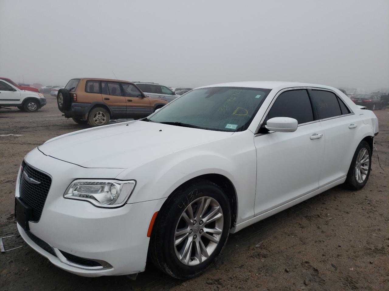 Photo 2 from auction – 2017 CHRYSLER 300 LIMITE with VIN 2C3CCAAG8HH664984