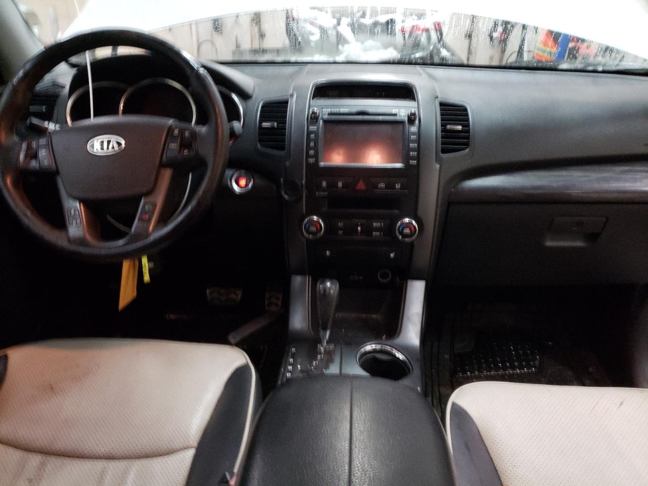 Photo 9 from auction – 2012 KIA SORENTO SX with VIN 5XYKWDA24CG192603