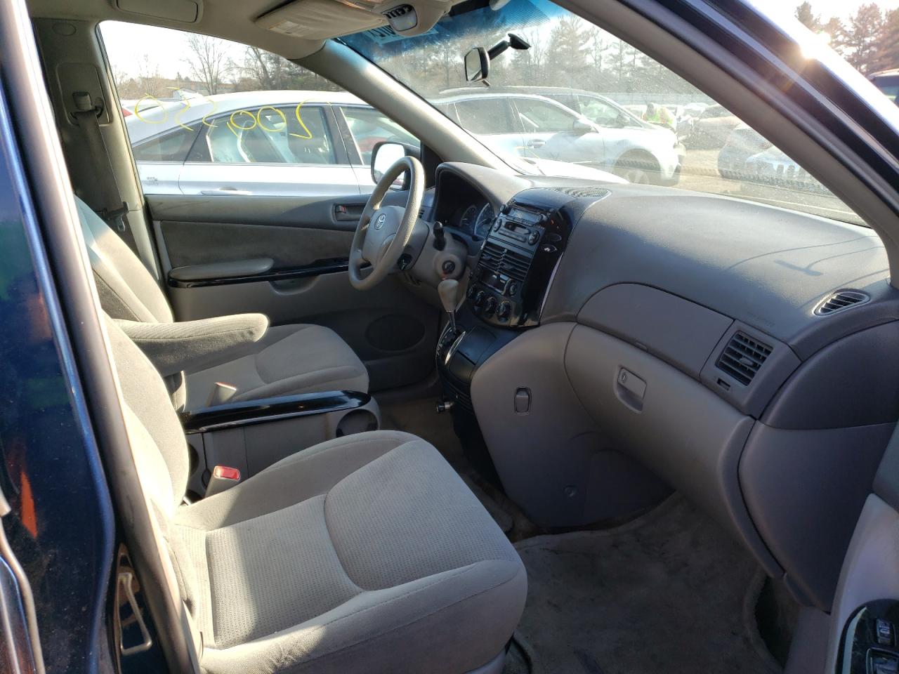Photo 5 from auction – 2005 TOYOTA SIENNA CE with VIN 5TDZA23C85S258826