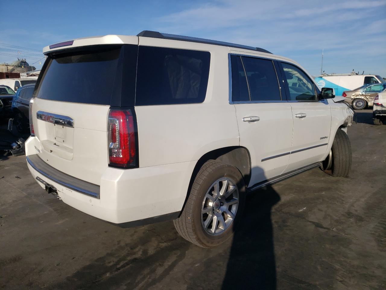 Photo 4 from auction – 2016 GMC YUKON DENA with VIN 1GKS2CKJ2GR425000