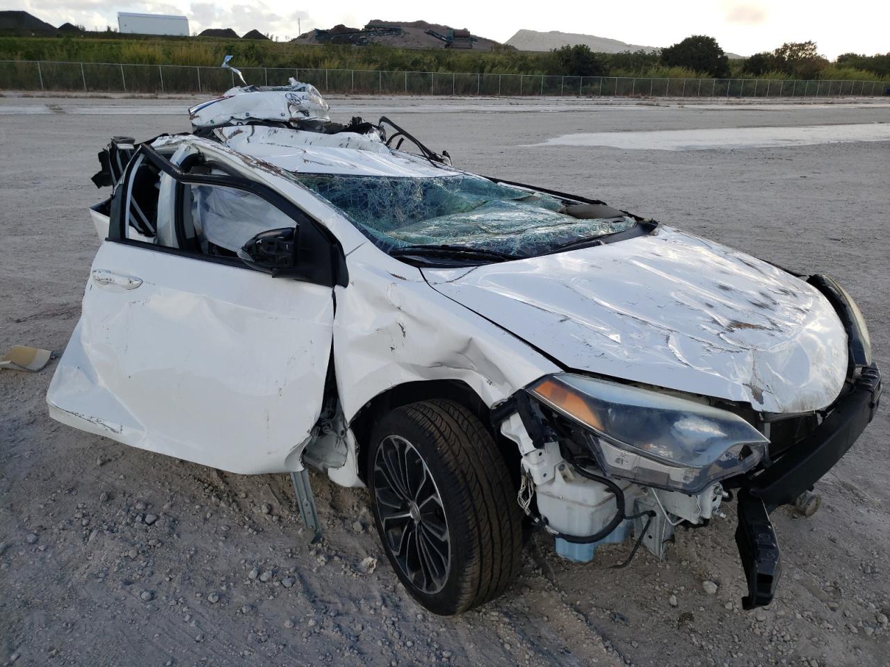 TOYOTA COROLLA L 2016 with VIN 2T1BURHE0GC633826 - Photo from auction