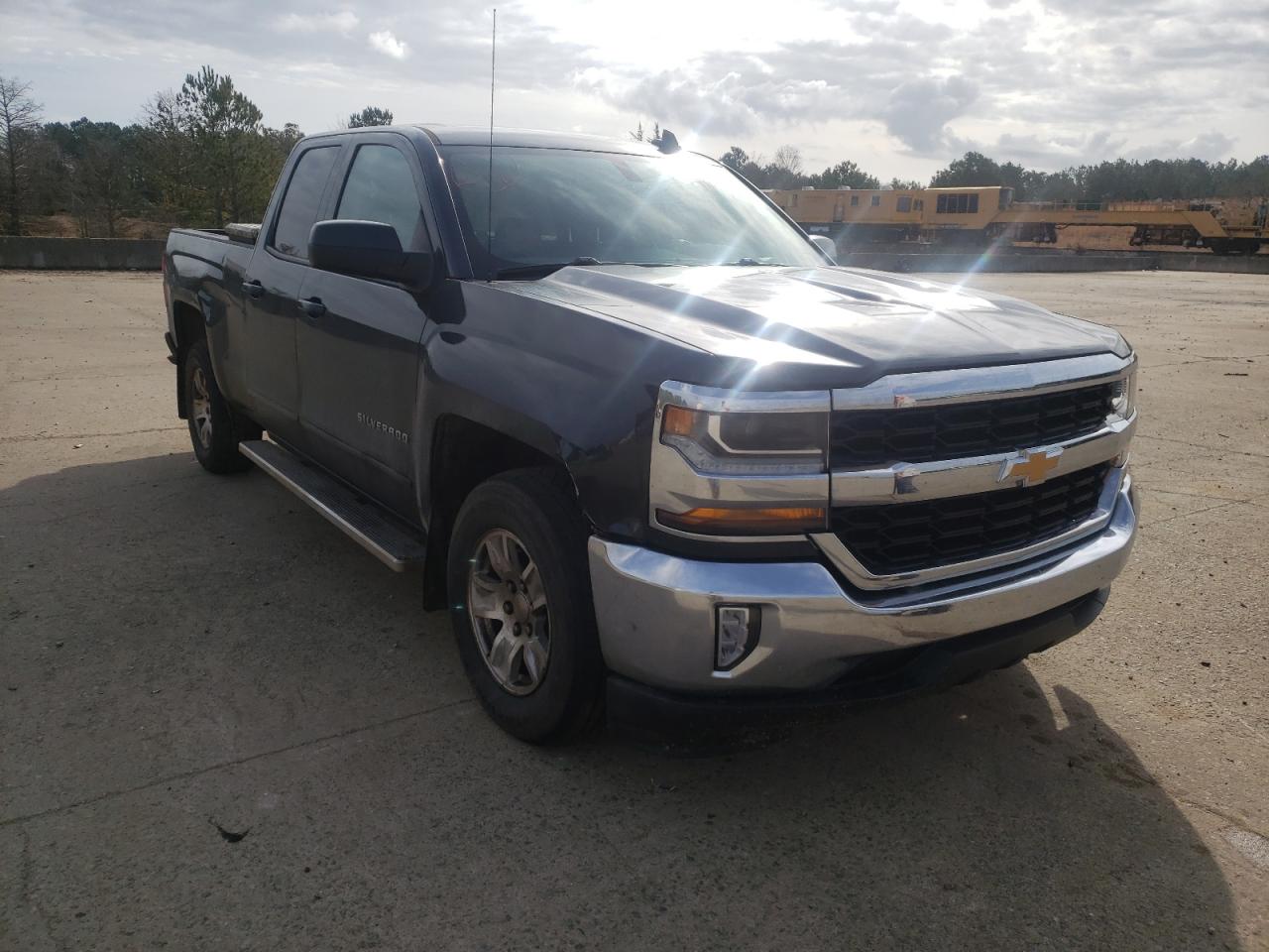 CHEVROLET SILVERADO 2017 with VIN 1GCRCREC9HZ156356 - Photo from auction