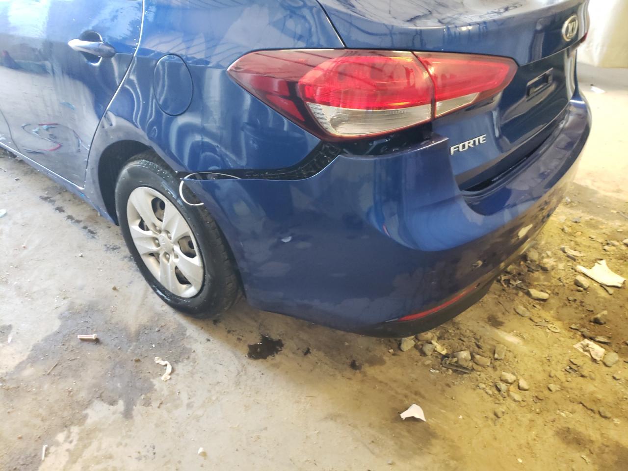Photo 9 from auction – 2018 KIA FORTE LX with VIN 3KPFK4A74JE258523