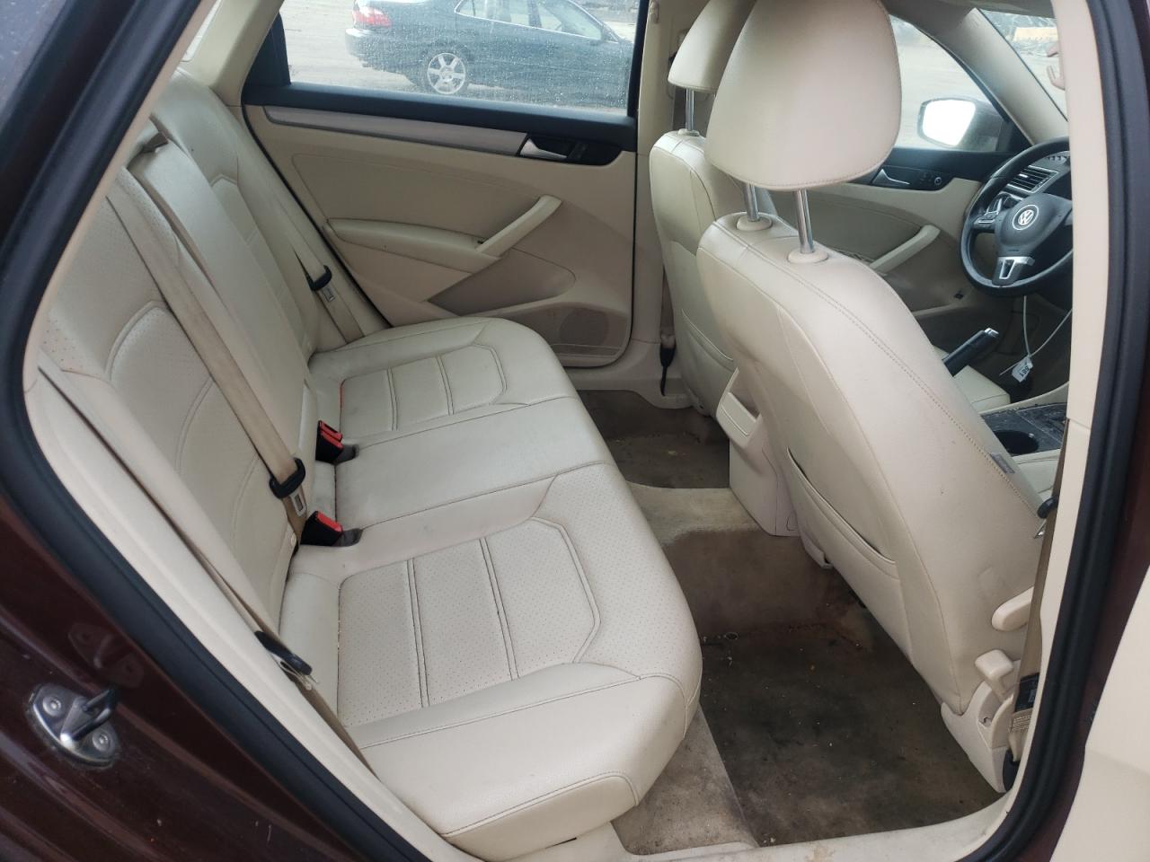 Photo 6 from auction – 2014 VOLKSWAGEN PASSAT S with VIN 1VWAT7A36EC059988