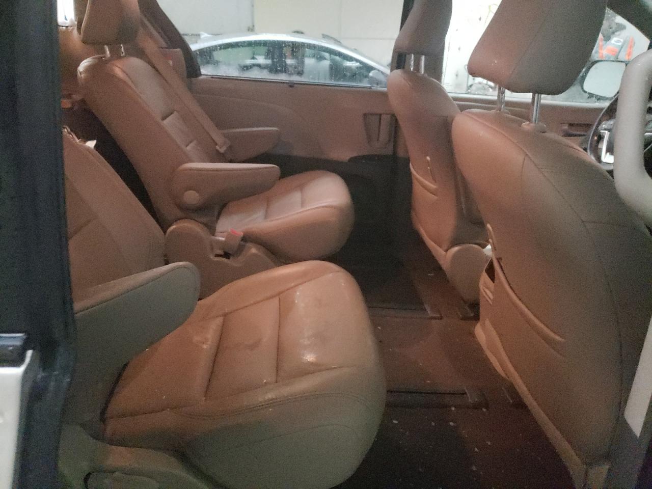 Photo 6 from auction – 2016 TOYOTA SIENNA XLE with VIN 5TDDK3DC3GS134316