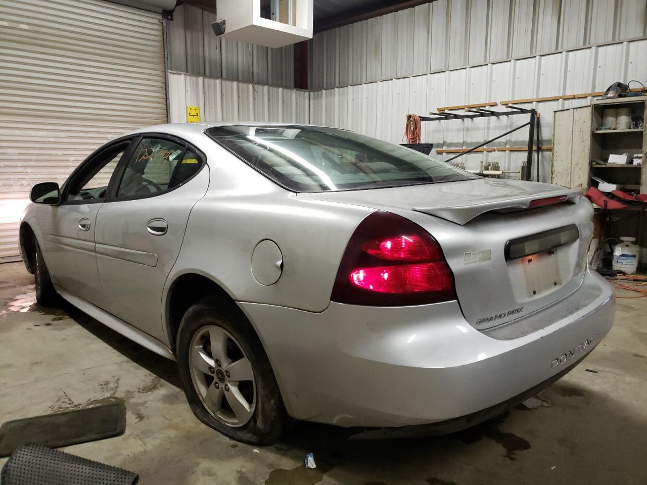 Photo 3 from auction – 2005 PONTIAC GRAND PRIX with VIN 2G2WP522951339227