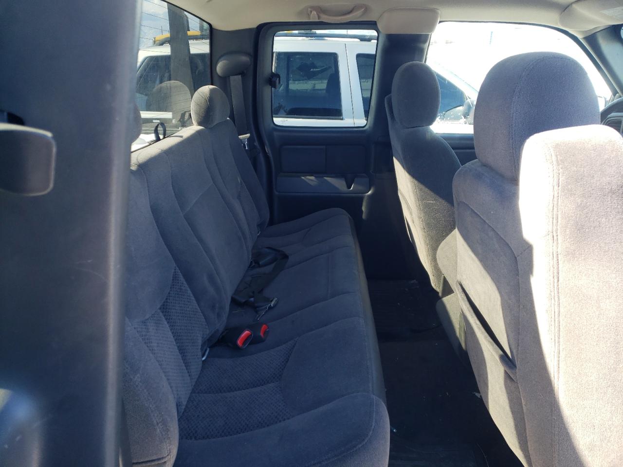 Photo 6 from auction – 2005 CHEVROLET SILVERADO with VIN 2GCEC19V851349985