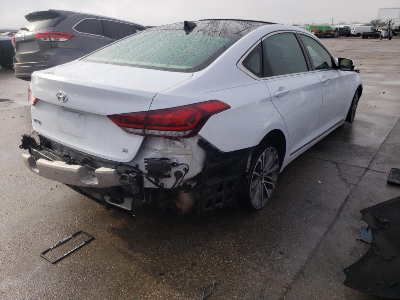 Photo 4 from auction – 2015 HYUNDAI GENESIS 3. with VIN KMHGN4JE3FU025070