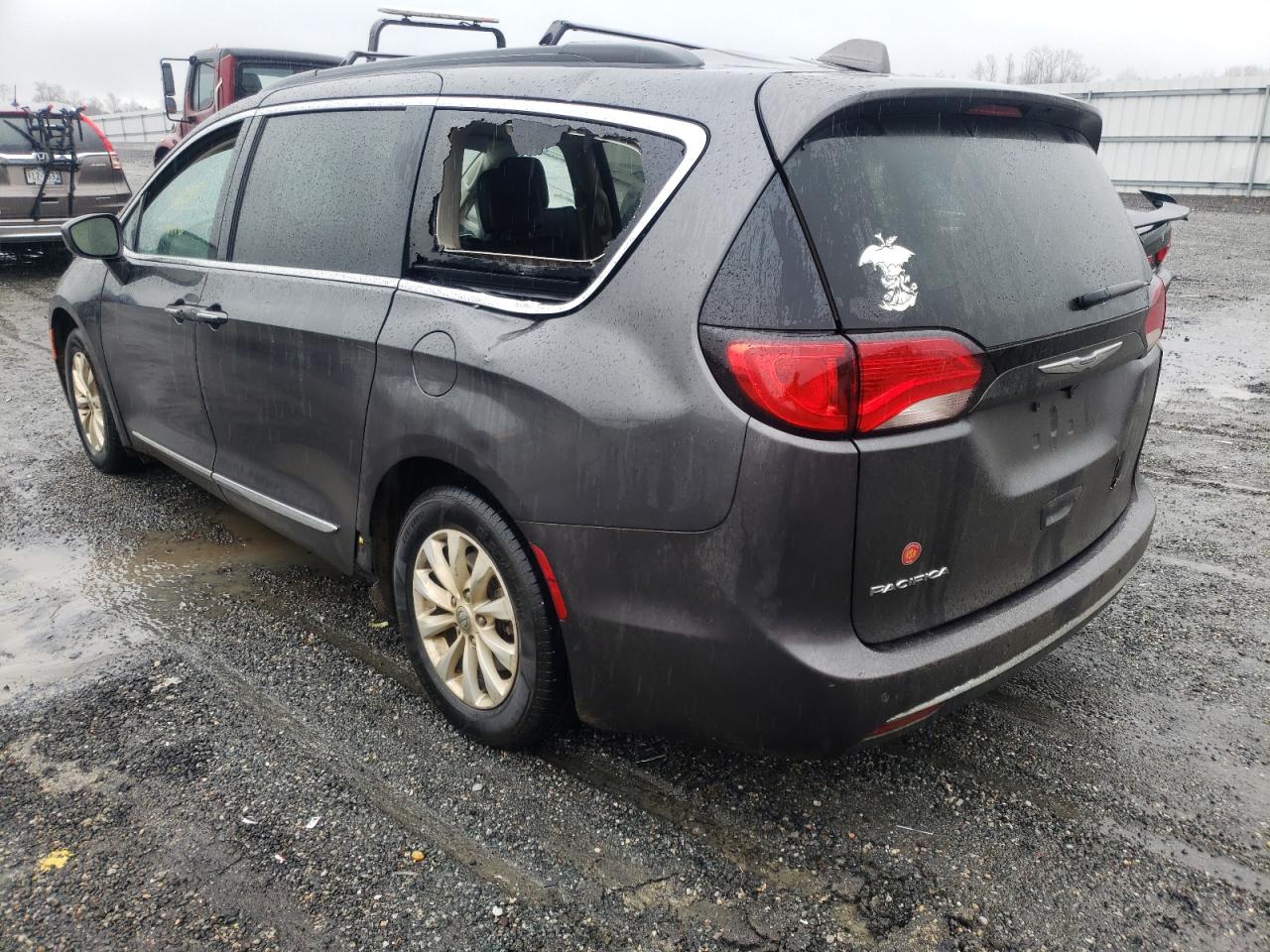 Photo 3 from auction – 2017 CHRYSLER PACIFICA T with VIN 2C4RC1BG5HR524163