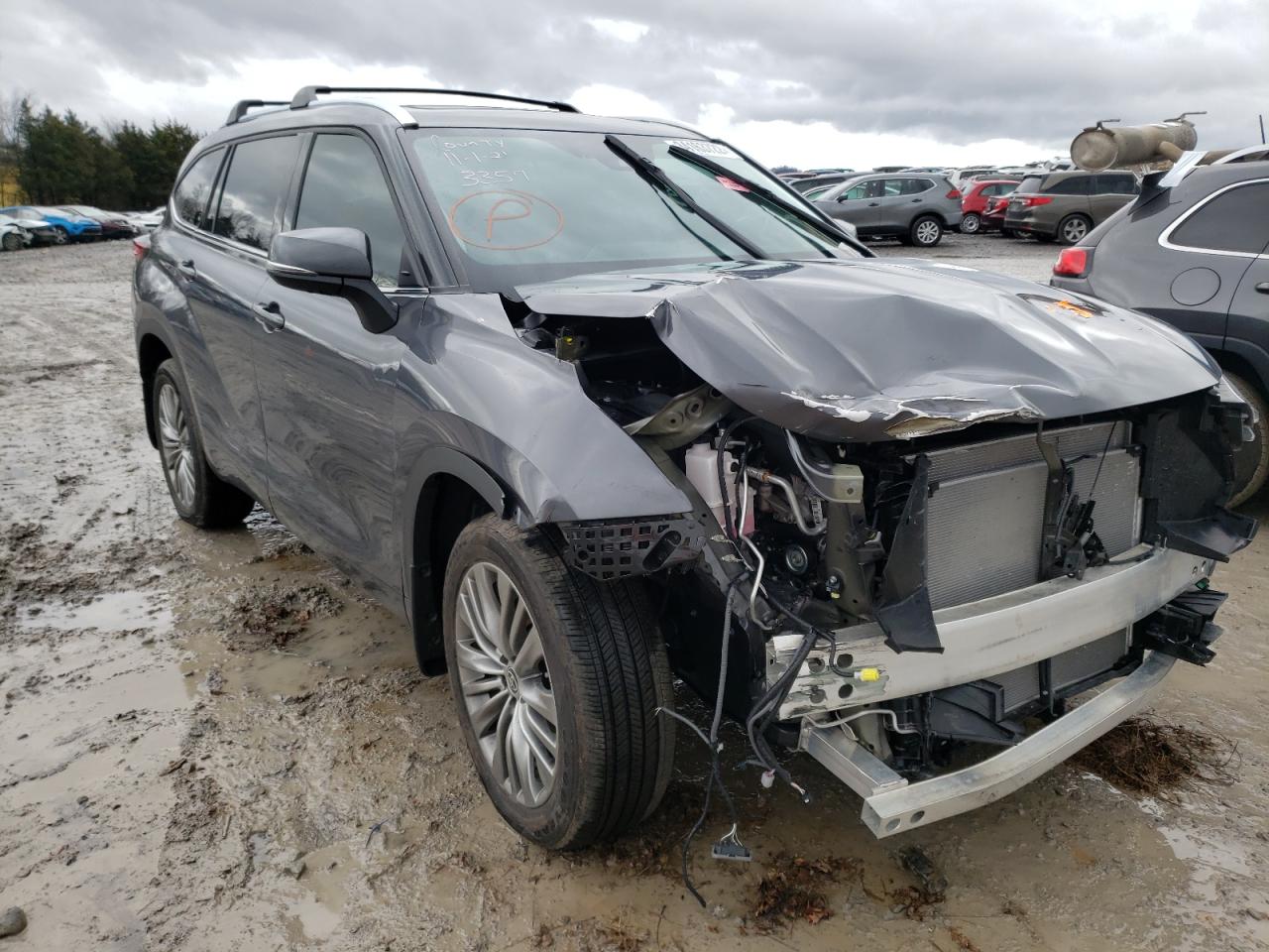 TOYOTA HIGHLANDER 2021 with VIN 5TDFZRBHXMS118471 - Photo from auction