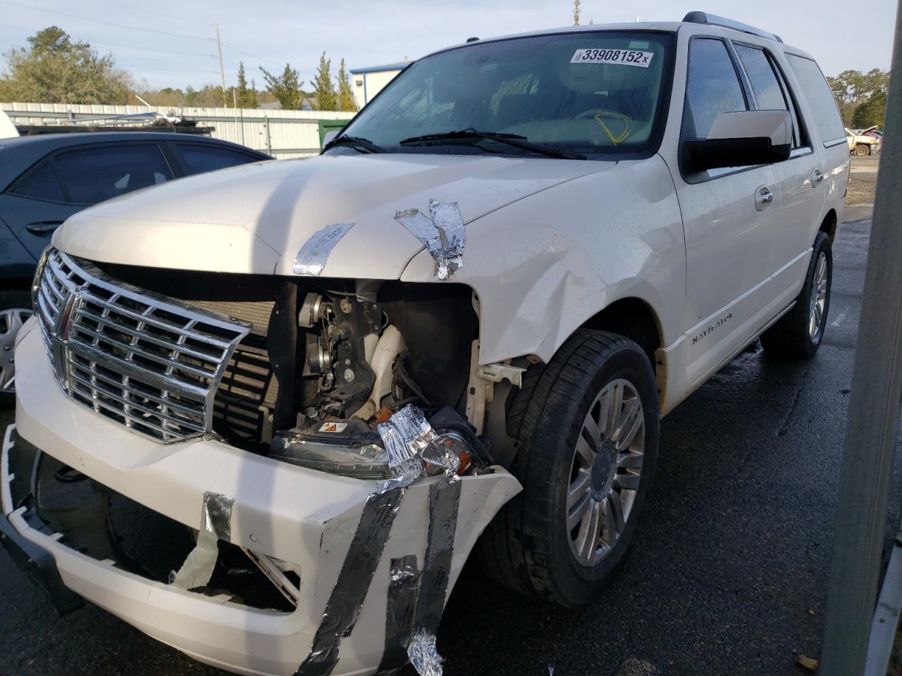 Photo 2 from auction – 2011 LINCOLN NAVIGATOR with VIN 5LMJJ2H57BEJ07008