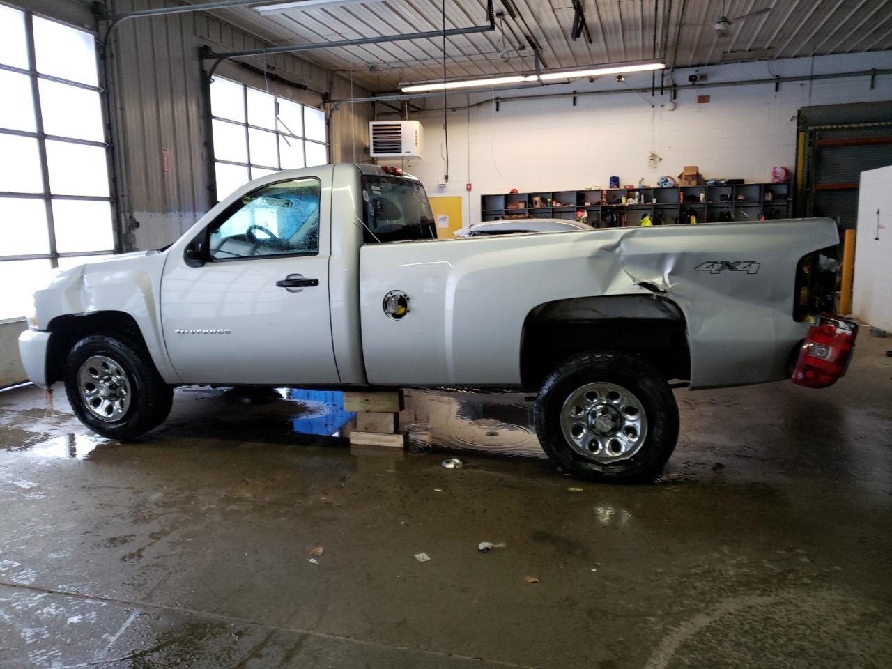 Photo 9 from auction – 2011 CHEVROLET SILVERADO with VIN 1GCNKPE02BZ152992