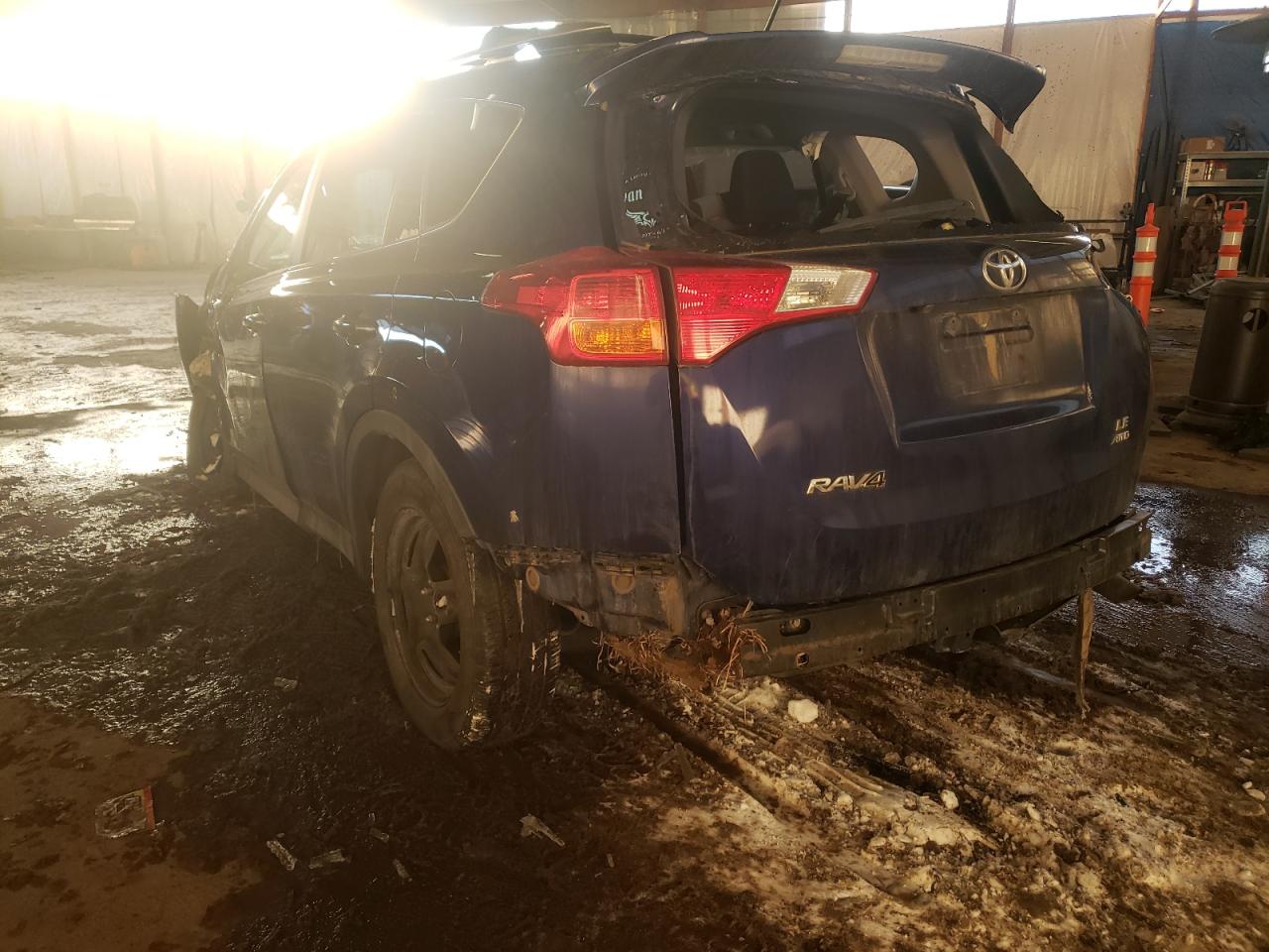 Photo 3 from auction – 2015 TOYOTA RAV4 LE with VIN 2T3BFREV6FW251559
