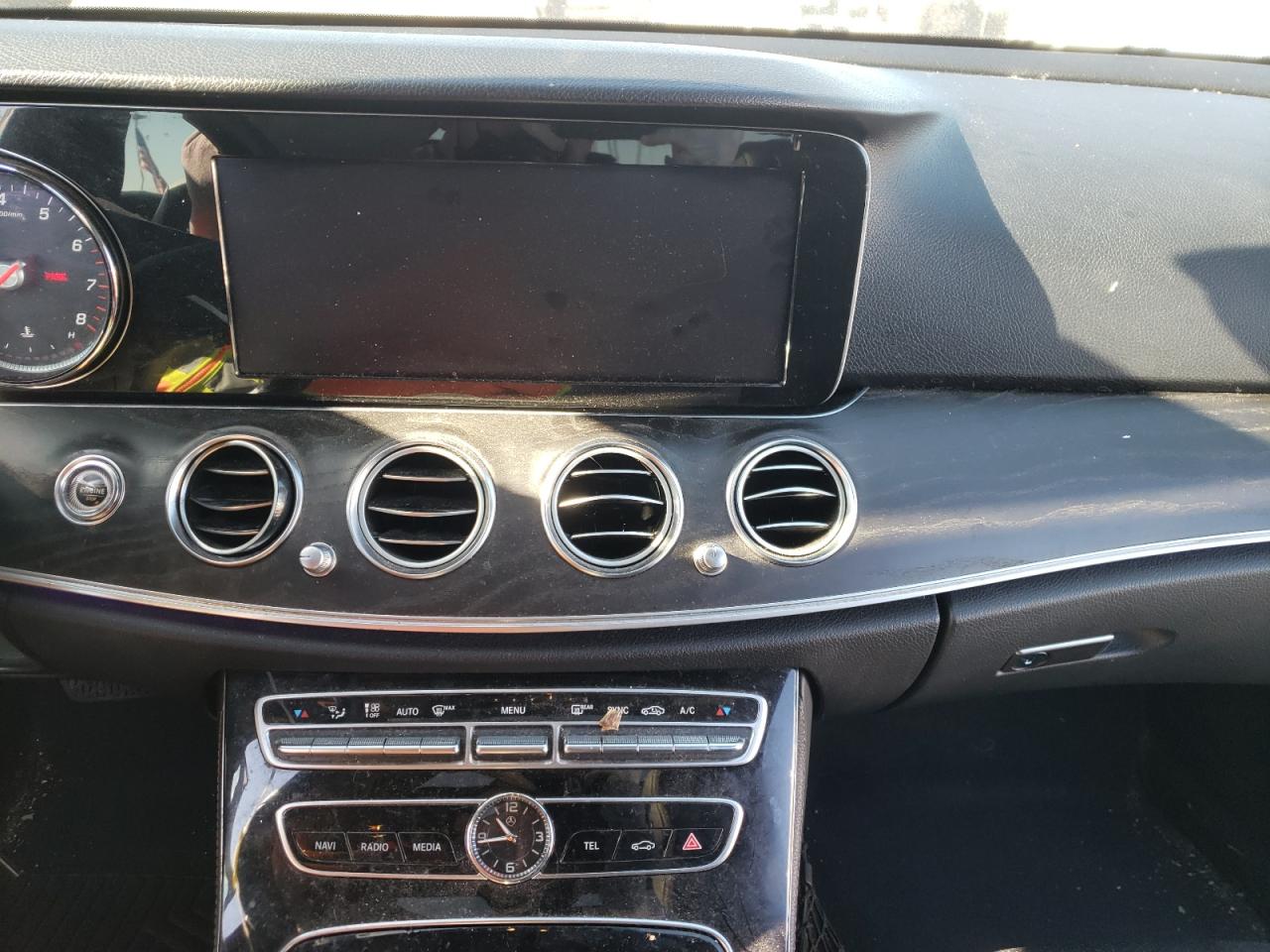 Photo 9 from auction – 2017 MERCEDES-BENZ E 300 with VIN WDDZF4JB1HA006981