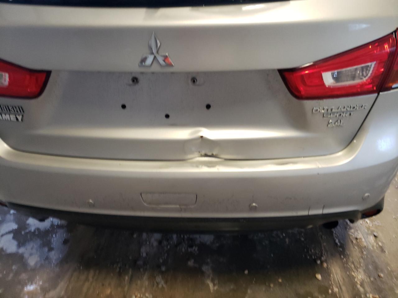 Photo 9 from auction – 2015 MITSUBISHI OUTLANDER with VIN 4A4AR3AW0FE043109